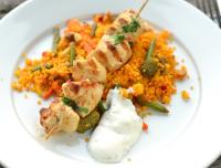 Grillade kycklingspett med couscoussallad